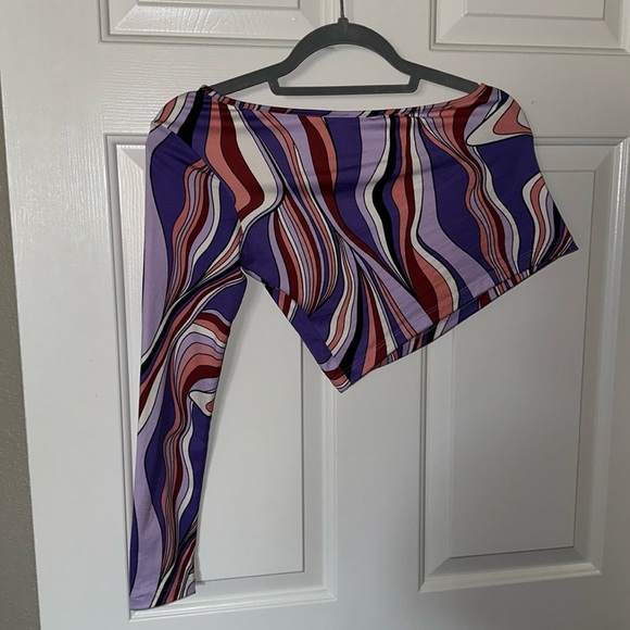 Off the shoulder Crop Top - Picture 2 of 3